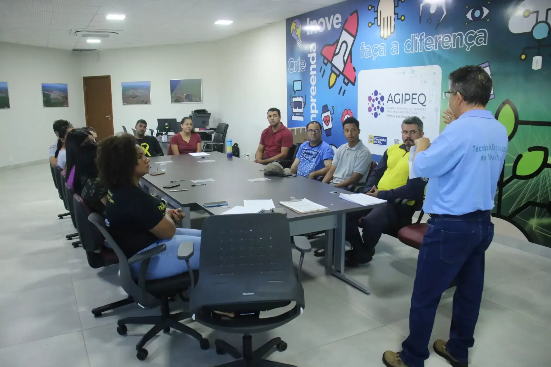 Imagem de compartilhamento para o artigo Demutran capacita trabalhadores da sinalização viária urbana em Chapadão do Sul da MS Todo dia